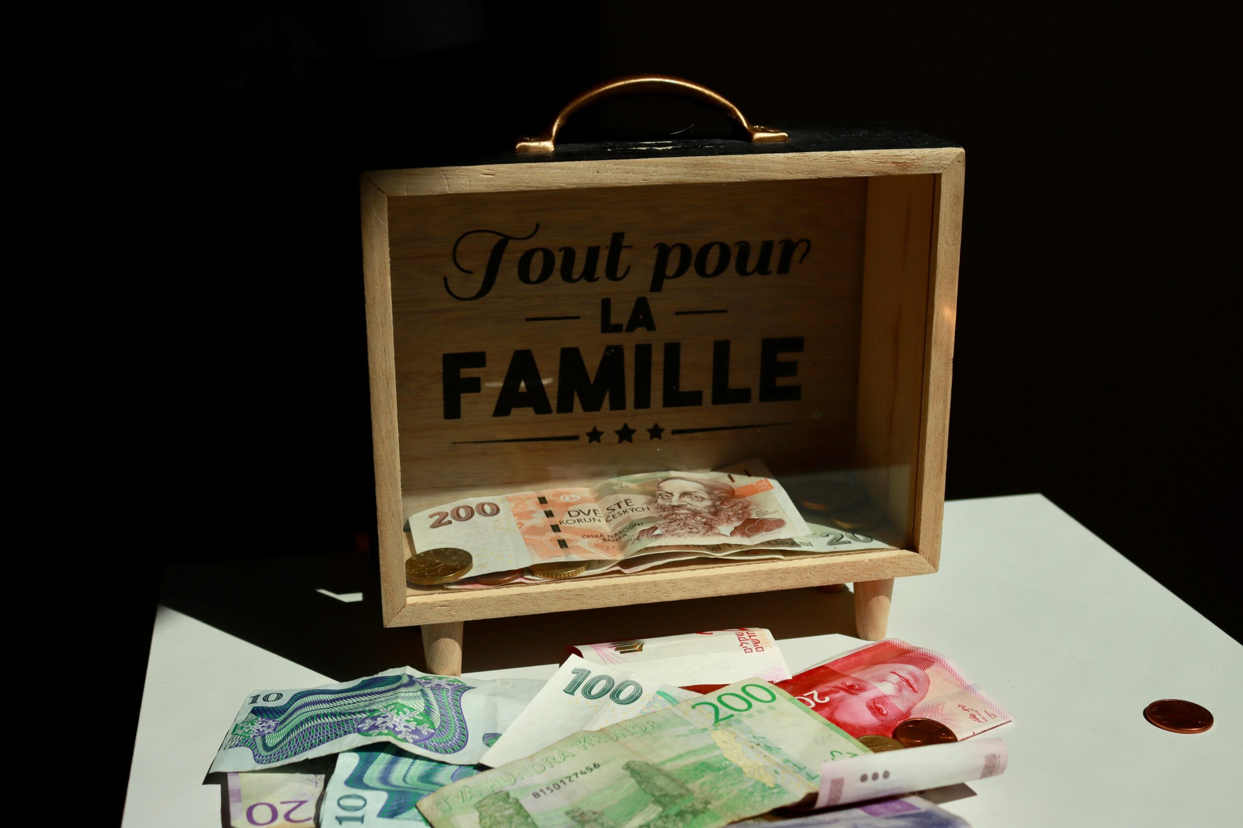 Kostenloses Stock Foto zu banknoten, bildschirm, budgetierung